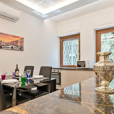 First Class Rome Apartments-3